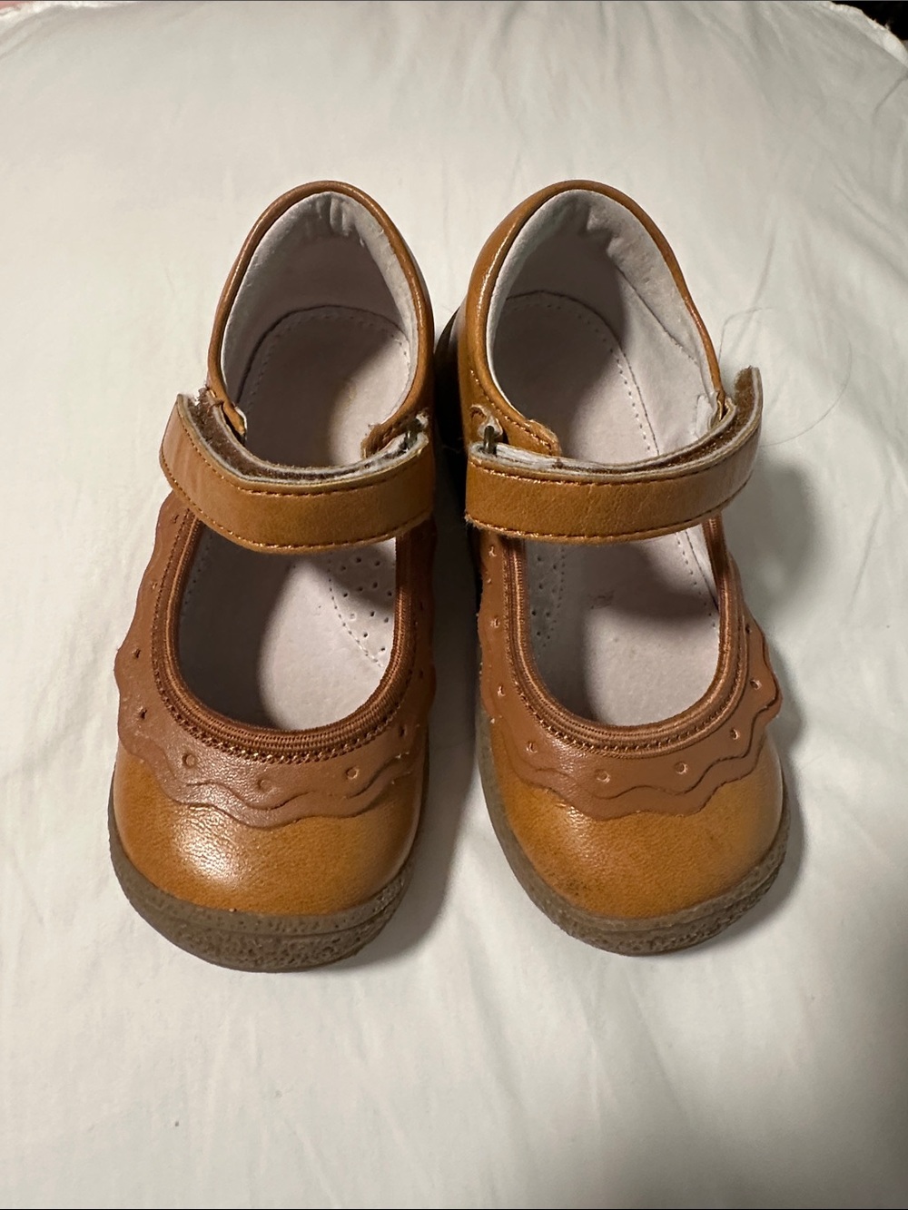 L’ Amour Girls' Tan Mary Jane Shoes with Velcro Strap 8